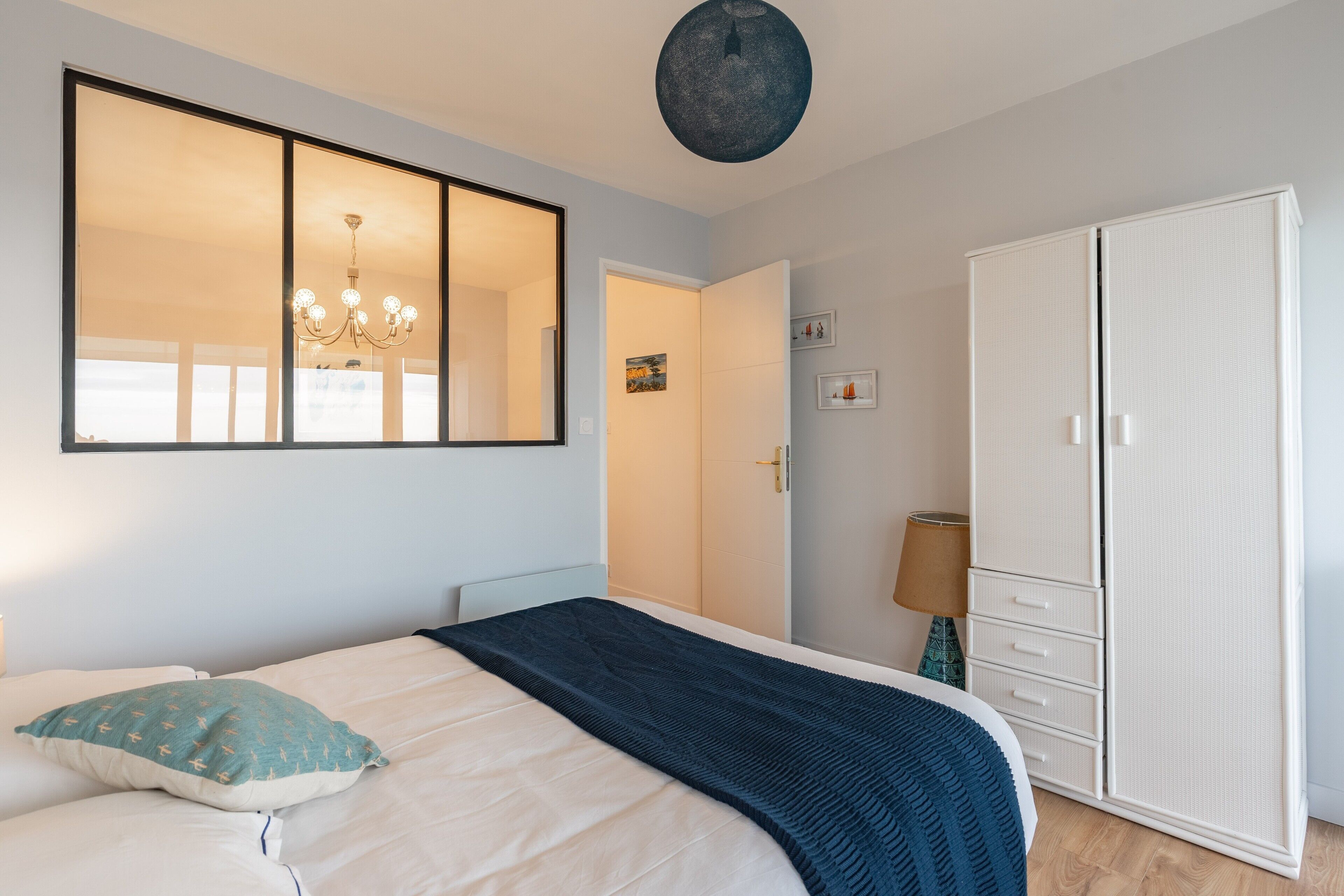 2 slaapkamers, een strijkplank/strijkijzer, gratis wifi, beddengoed