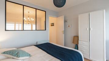 2 slaapkamers, een strijkplank/strijkijzer, gratis wifi, beddengoed