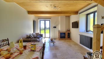 TV, caminetto