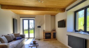 Télévision, cheminée