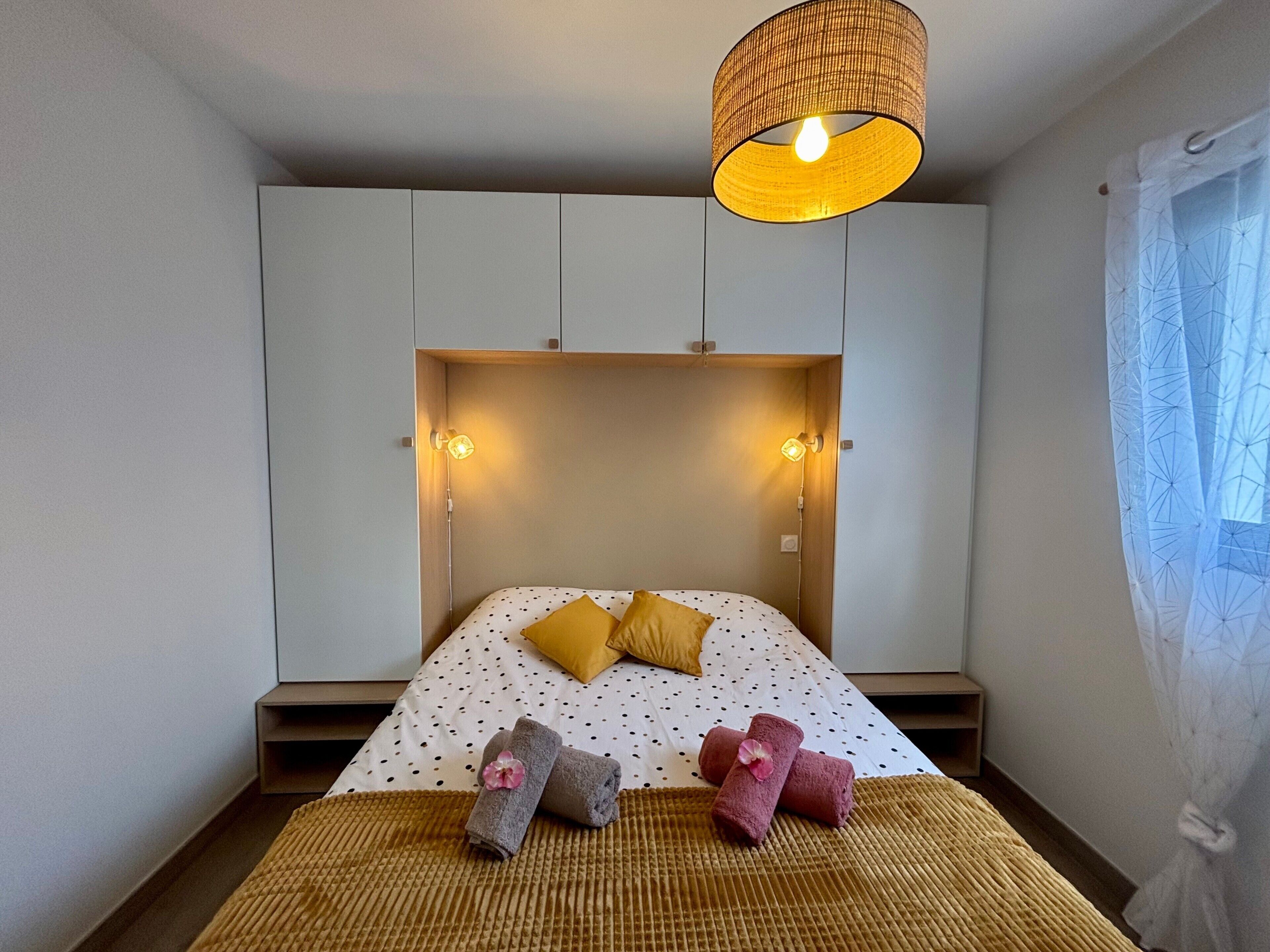 3 bedrooms, iron/ironing board, free WiFi, bed sheets