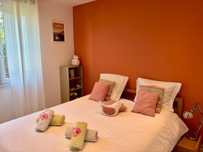 3 chambres, fer et planche à repasser, Wi-Fi gratuit, draps fournis