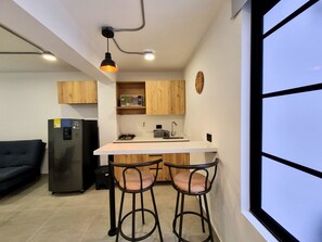 Desk, laptop workspace, free WiFi - San Joaquin Ilofts (Medellín)