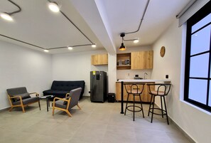 Desk, laptop workspace, free WiFi - San Joaquin Ilofts (Medellín)