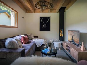 TV, fireplace, ping pong, stereo