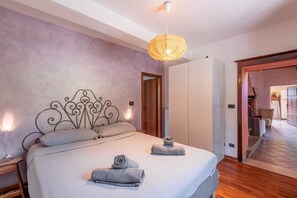 3 bedrooms, bed sheets