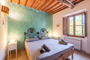 3 bedrooms, bed sheets