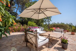 Terrace/patio - Bastide Lou Pèbre d'Aï - Scent of Lavender (La Roquebrussanne)