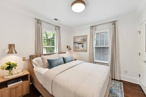 2 bedrooms, WiFi, bed sheets - Urban Oasis Near the Park (R) (Charlotte)