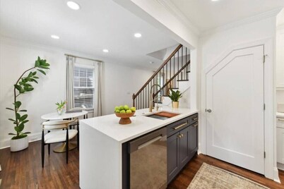 Urban Oasis Near the Park (R)