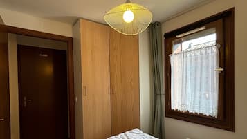 2 slaapkamers, een strijkplank/strijkijzer, gratis wifi