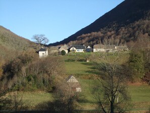 Exterior - Holiday Home 'Chez Bob' with Mountain View and Wi-Fi (Hèches)