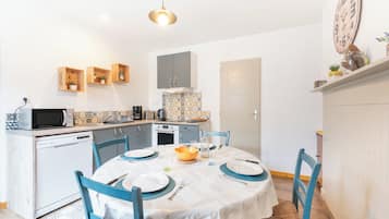 KĂŒhlschrank, Mikrowelle, Ofen, Herdplatte