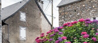 Holiday Home 'Chez Bob' with Mountain View and Wi-Fi