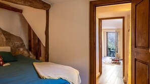 2 chambres, fer et planche à repasser, Wi-Fi, draps fournis