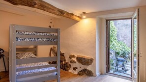 2 makuuhuonetta, silitysrauta/-lauta, Wi-Fi, vuodevaatteet