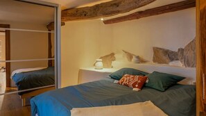 2 chambres, fer et planche à repasser, Wi-Fi, draps fournis