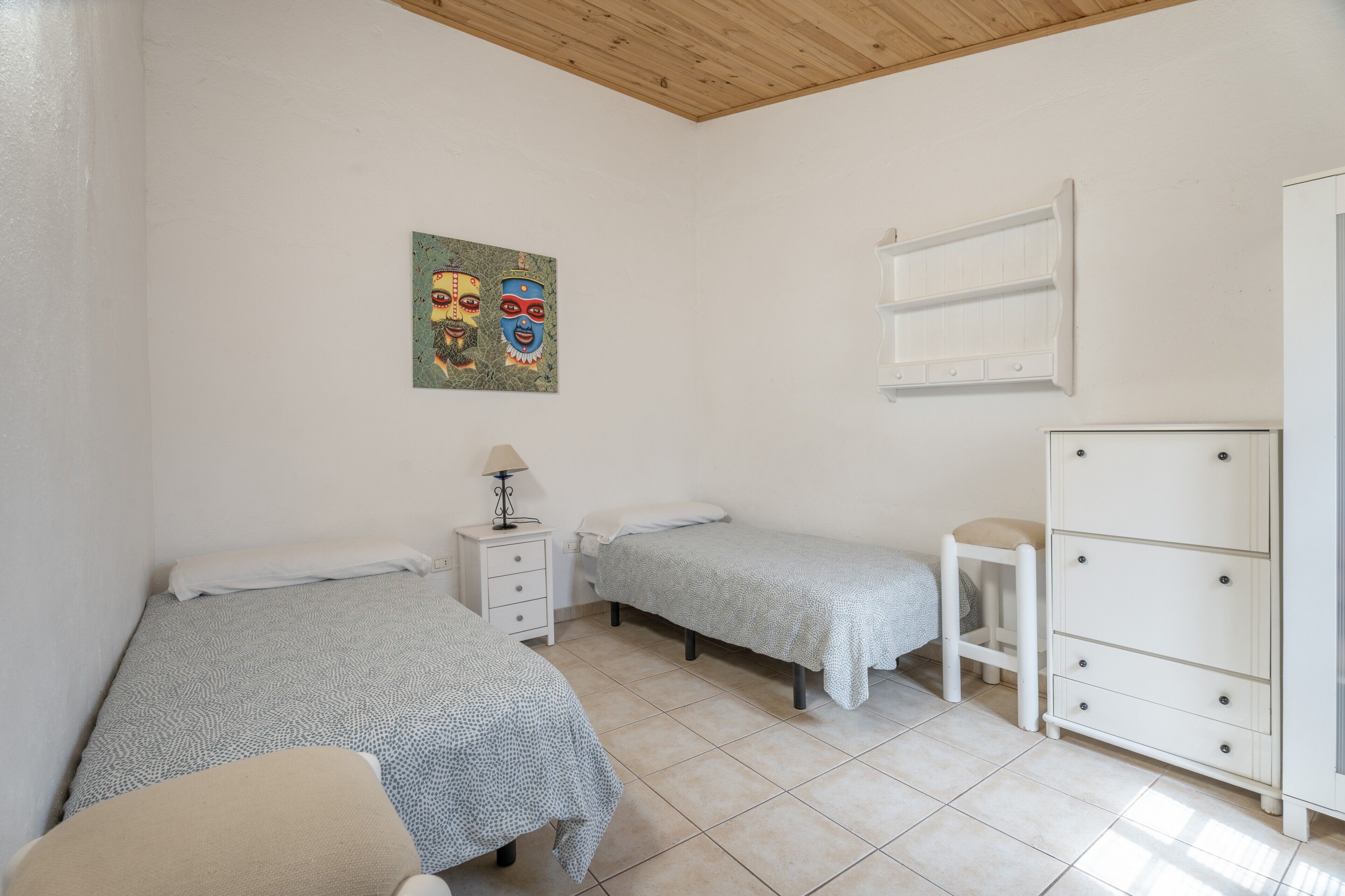 3 bedrooms, iron/ironing board, bed sheets