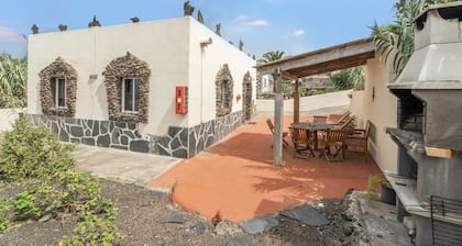 Ferienhaus 'Aguarijo' mit Meerblick, privater Terrasse und eigenem Garten