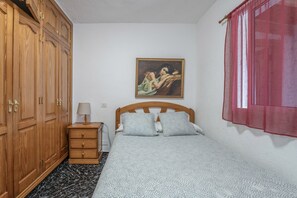 3 bedrooms, iron/ironing board, bed sheets - Holiday Home 'Aguarijo' with Sea View, Private Terrace and Private Garden (El Mocanal)