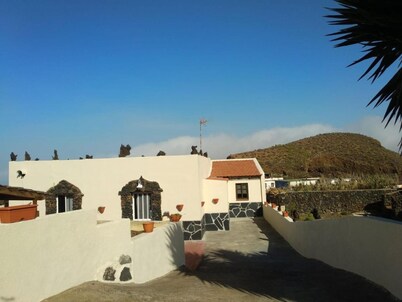 Holiday Home 'Aguarijo' with Sea View, Private Terrace and Private Garden