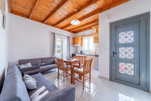 Apartment 'Logas' with Sea View, Wi-Fi and Air Conditioning