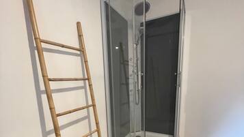 Een douche, een haardroger