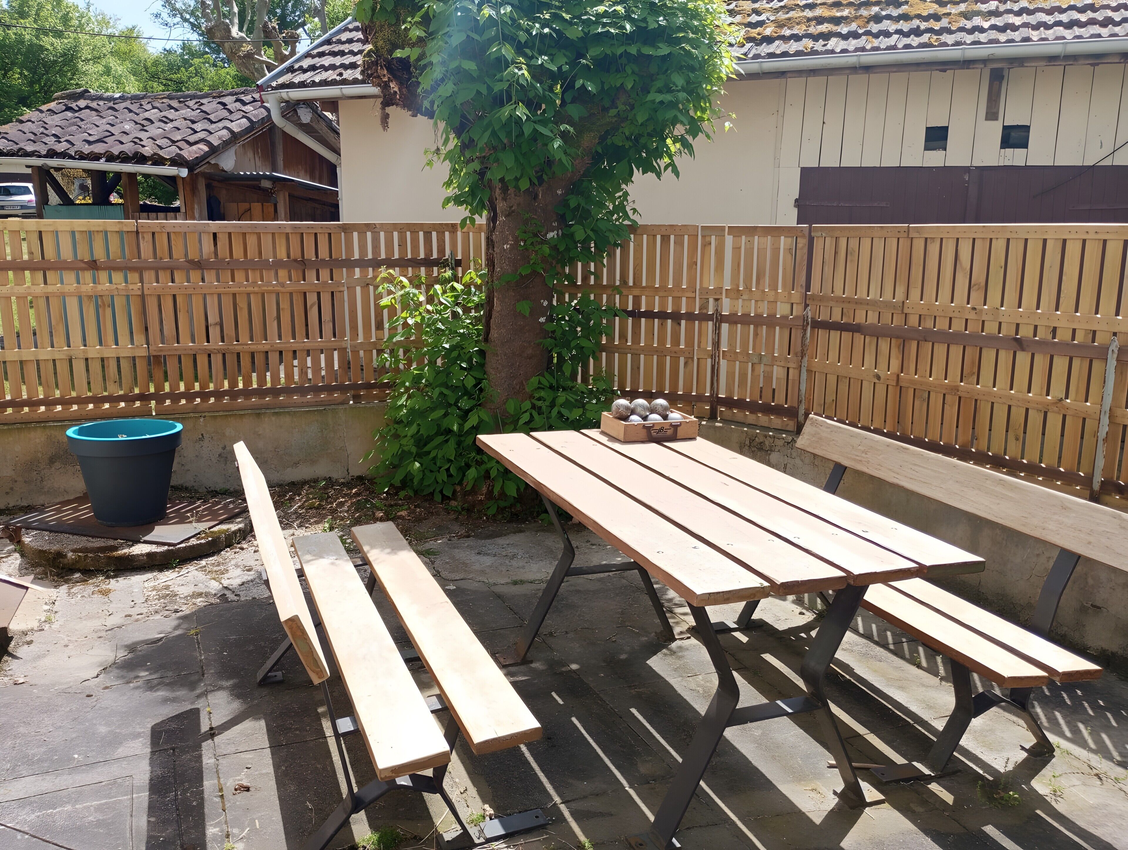 屋外ダイニングエリア