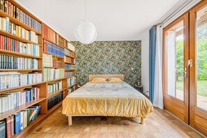 2 chambres, fer et planche à repasser, draps fournis