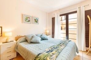 2 bedrooms, iron/ironing board, free WiFi, bed sheets