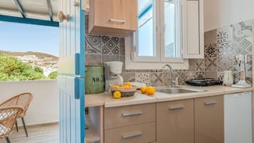 Fridge, stovetop, coffee/tea maker, cookware/dishes/utensils