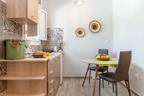 Fridge, stovetop, coffee/tea maker, cookware/dishes/utensils