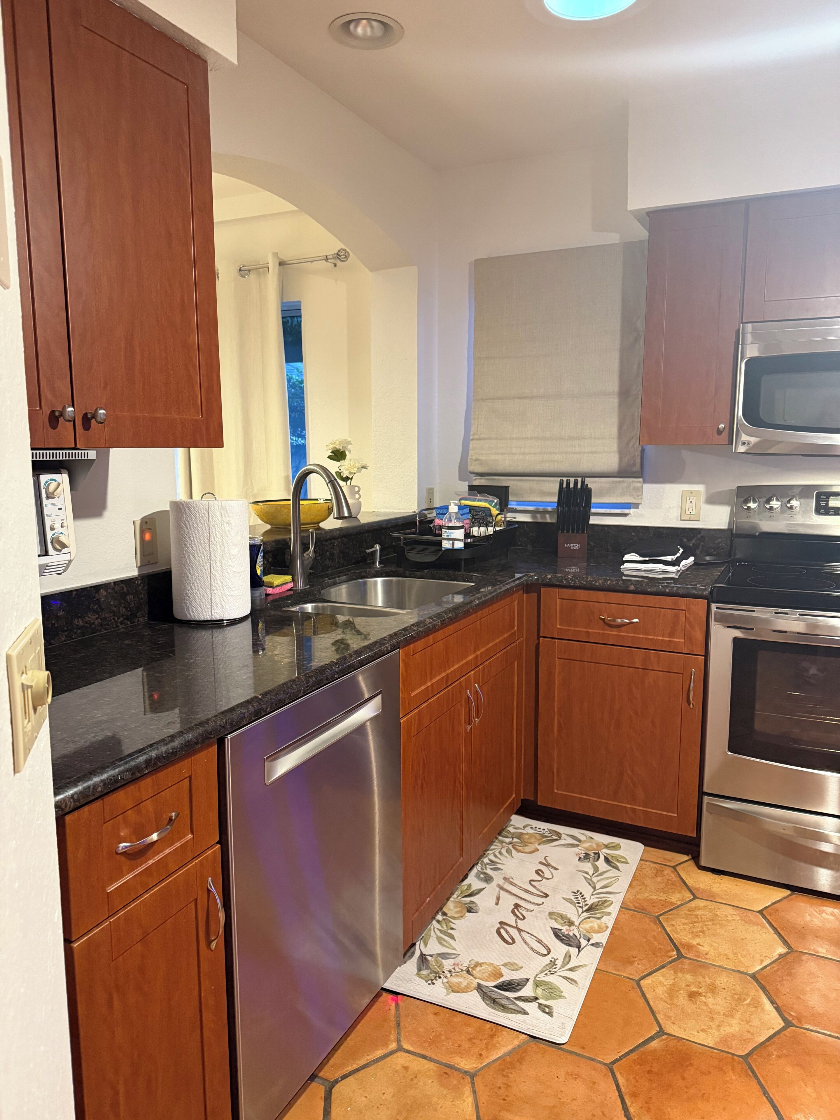 Micro-ondes, four, plaque de cuisson, lave-vaisselle