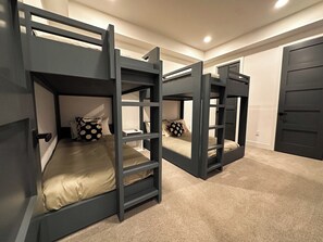 4 chambres, fer et planche à repasser, Wi-Fi gratuit, draps fournis