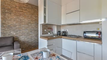 Refrigerador, horno, parrilla de estufa y lavavajillas