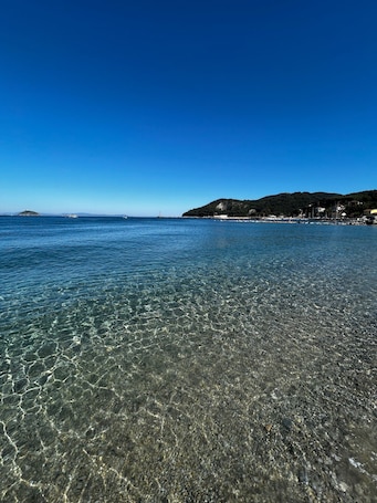 Beach nearby. Apartment 'Il Gioiello Del Mare' with Sea View, Wi-Fi and Air Conditioning