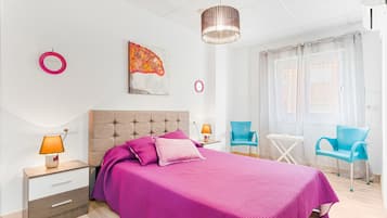 3 slaapkamers, een strijkplank/strijkijzer, gratis wifi, beddengoed