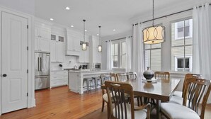 Dining - Steps to Forsyth Park, Downtown Savannah, Upscale (Savannah)