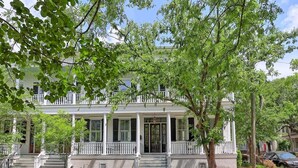 Exterior - Steps to Forsyth Park, Downtown Savannah, Upscale (Savannah)