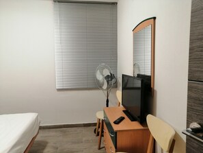 4 bedrooms, iron/ironing board, bed sheets