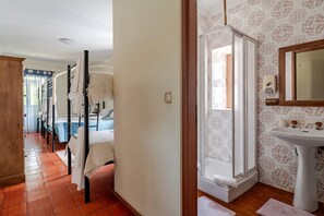 8 Schlafzimmer, Bügeleisen/Bügelbrett, kostenloses WLAN, Bettwäsche