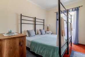 8 bedrooms, iron/ironing board, free WiFi, bed sheets