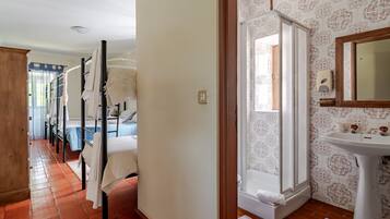 8 sovrum, strykjärn/strykbräda, gratis wi-fi och sängkläder