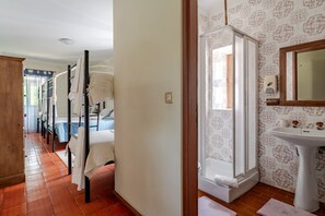 8 chambres, fer et planche à repasser, accès au Wi-Fi (inclus)