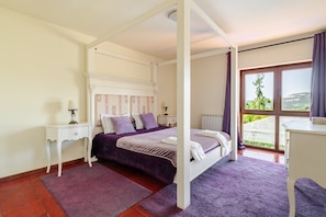 8 bedrooms, iron/ironing board, free WiFi, bed sheets