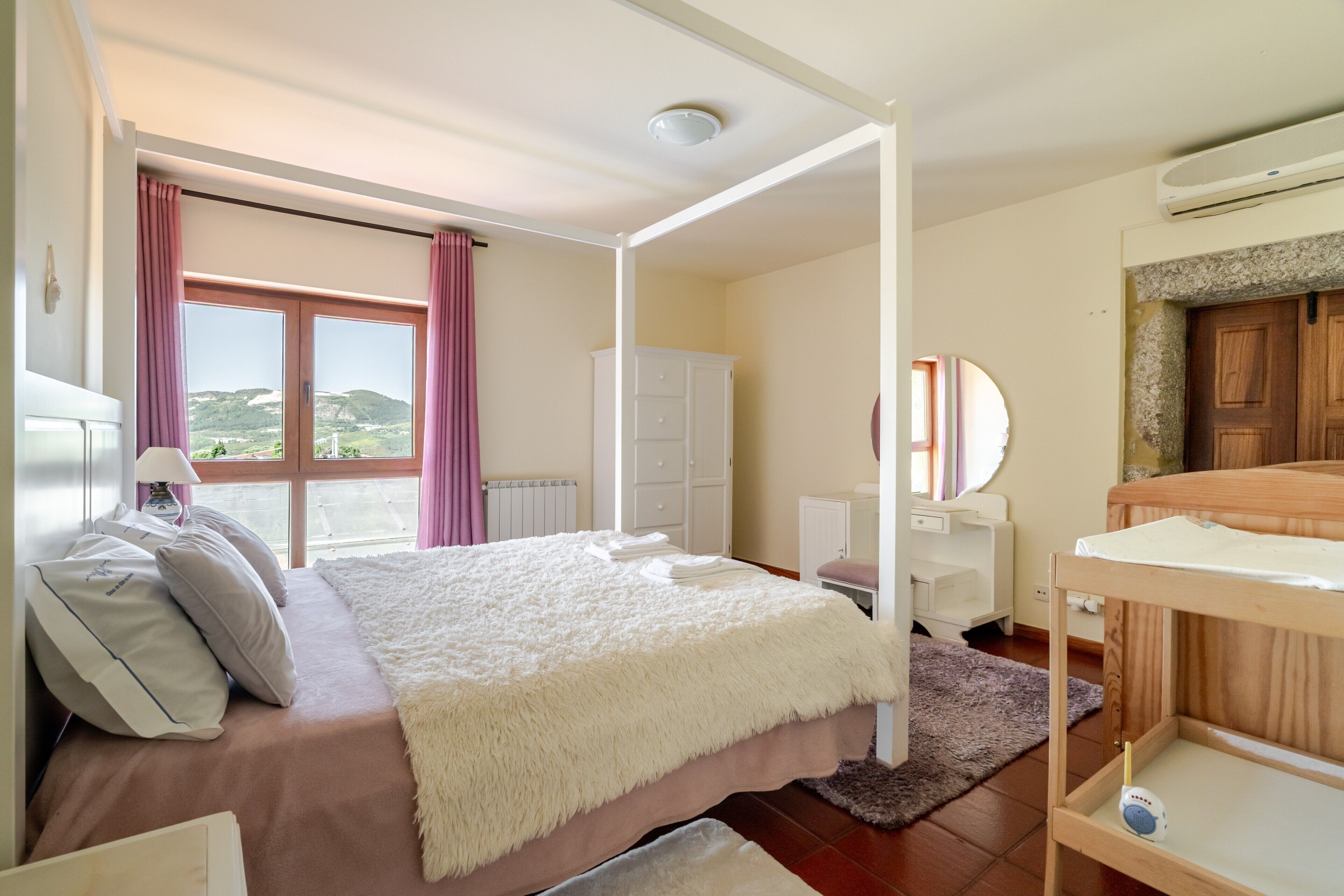 8 chambres, fer et planche à repasser, Wi-Fi gratuit, draps fournis