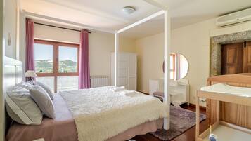 8 chambres, fer et planche Ă repasser, Wi-Fi gratuit, draps fournis