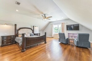 5 bedrooms, free WiFi, bed sheets