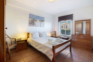 1 Schlafzimmer, Bügeleisen/Bügelbrett, Bettwäsche