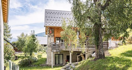 Appartement 'Breizh Chalet - 14 Personnes' avec vue sur les montagnes, terrasse privée et Wi-Fi